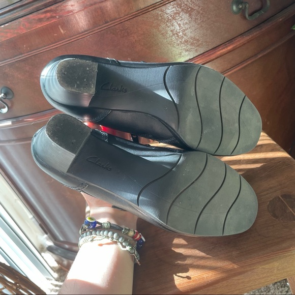 Clark’s black heels - Picture 6 of 8